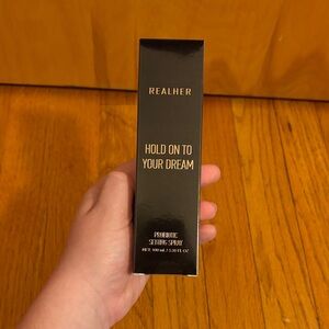 RealHer Probiotic Setting Spray - Black and Gold
